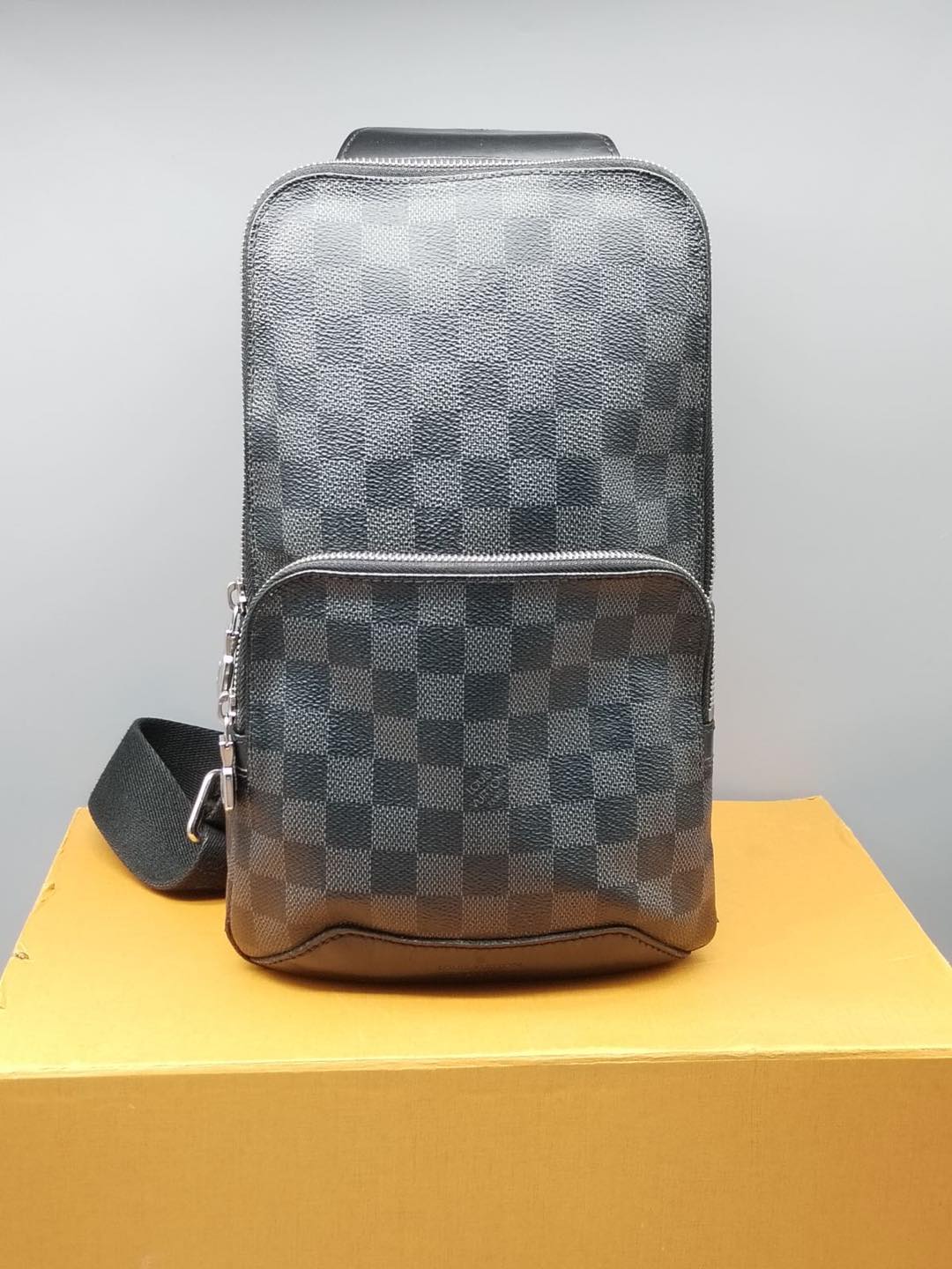 LOUIS VUITTON AVENUE SLING BAG DAMIER GRAPHITE BLACK