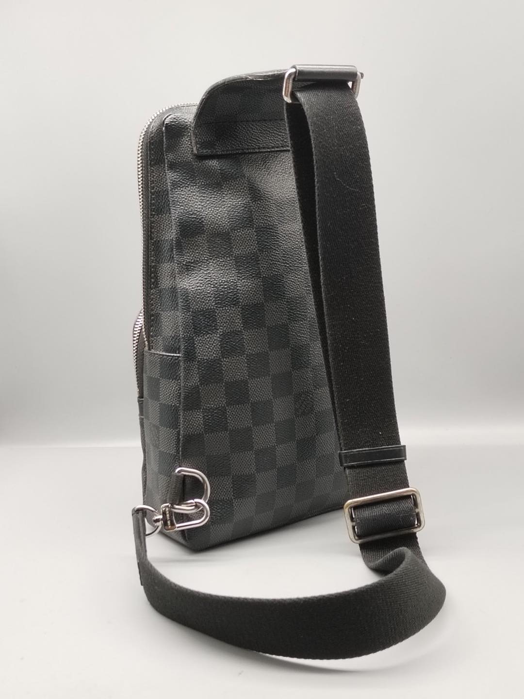 LOUIS VUITTON AVENUE SLING BAG DAMIER GRAPHITE BLACK