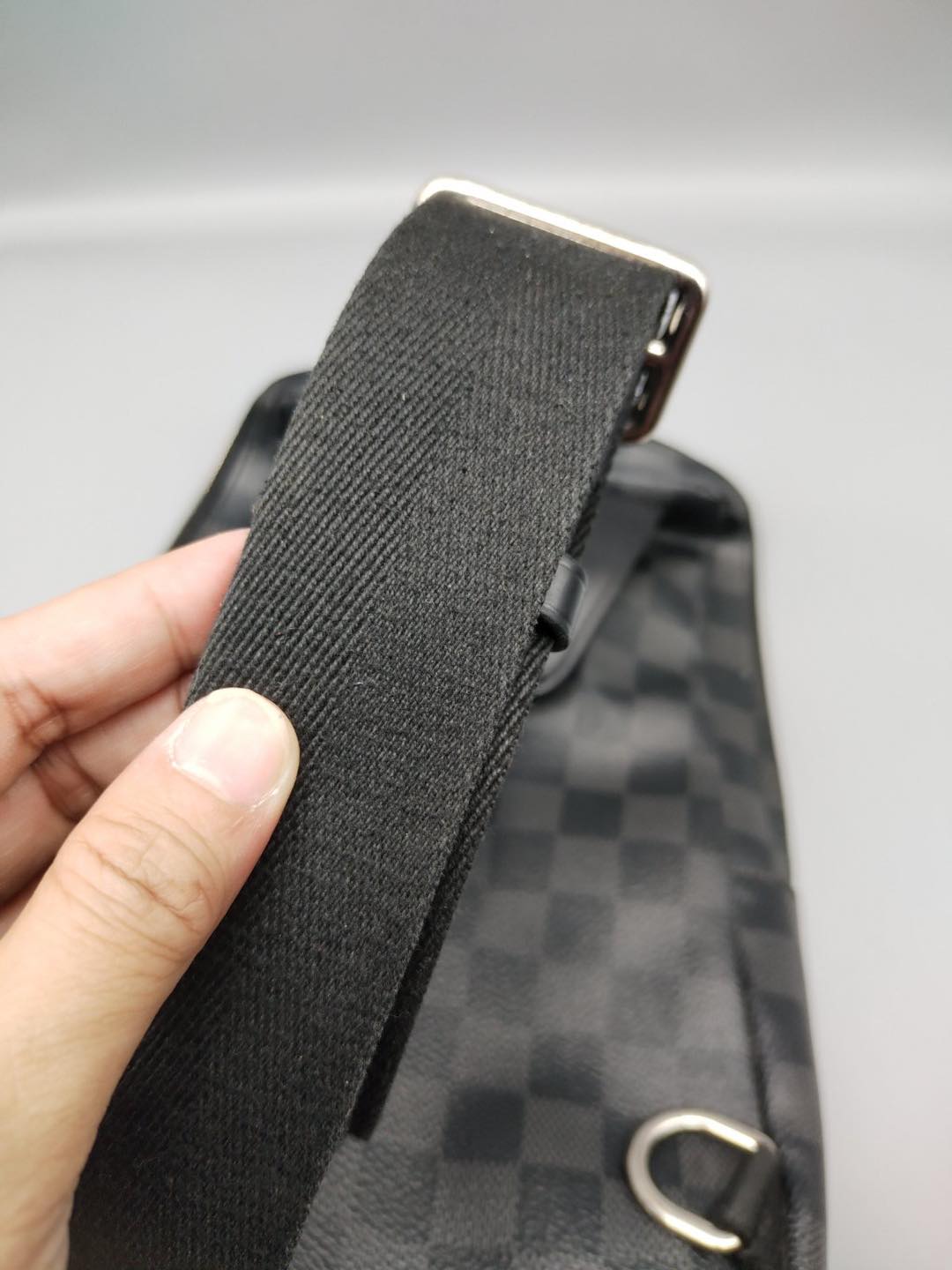 LOUIS VUITTON AVENUE SLING BAG DAMIER GRAPHITE BLACK