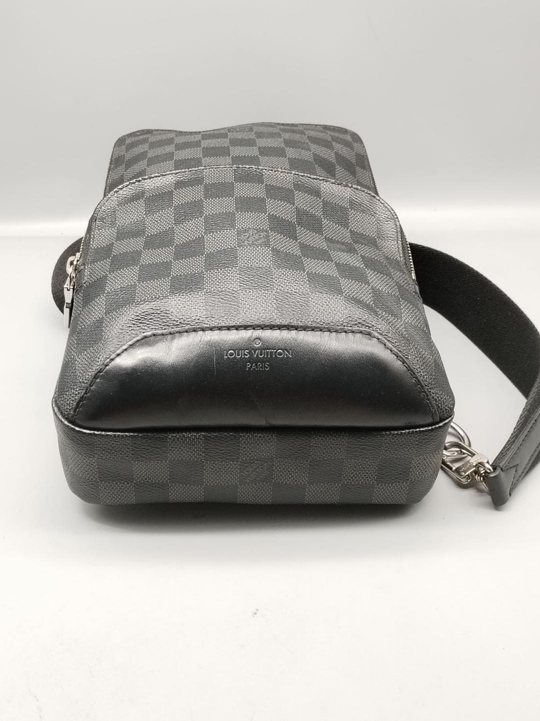 LOUIS VUITTON AVENUE SLING BAG DAMIER GRAPHITE BLACK