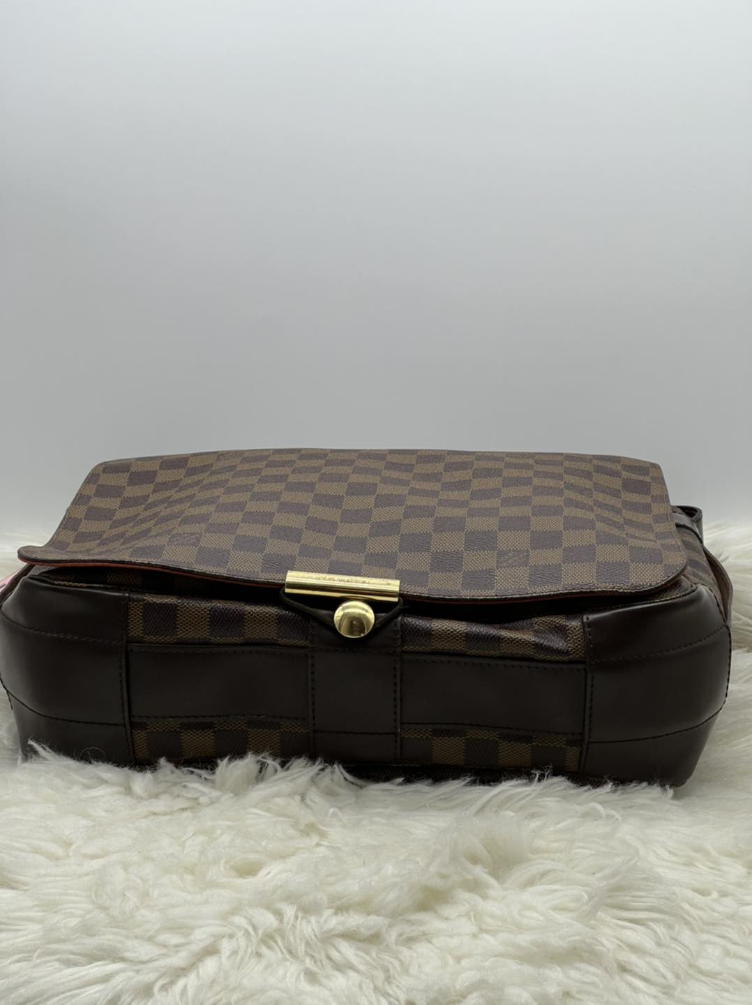 Louis Vuitton Damier Ebene Bastille Messenger Bag – Tres Chic Luxury