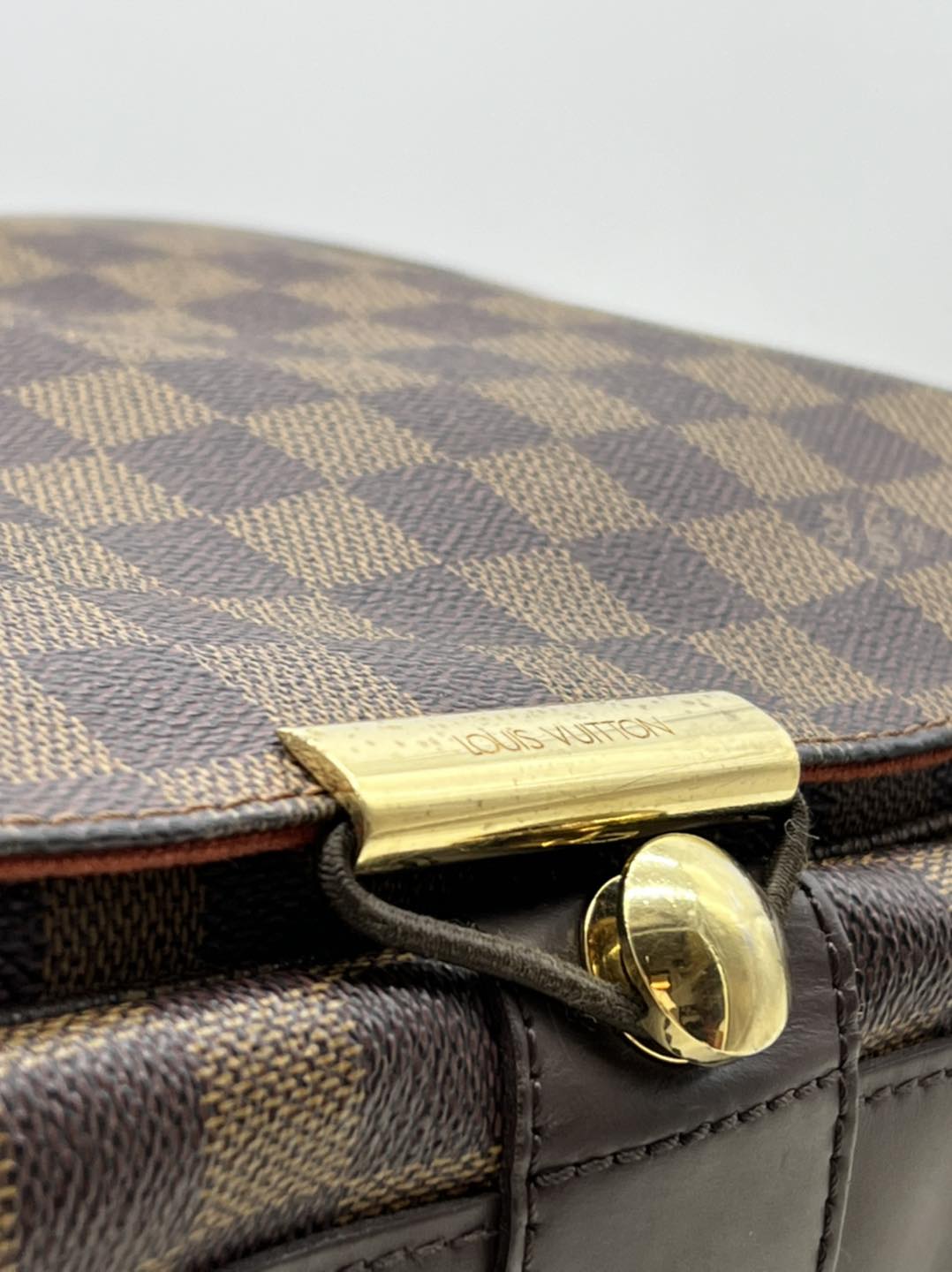 Authentic Louis Vuitton Damier Ebene Bastille Messenger Bag – Paris Station  Shop