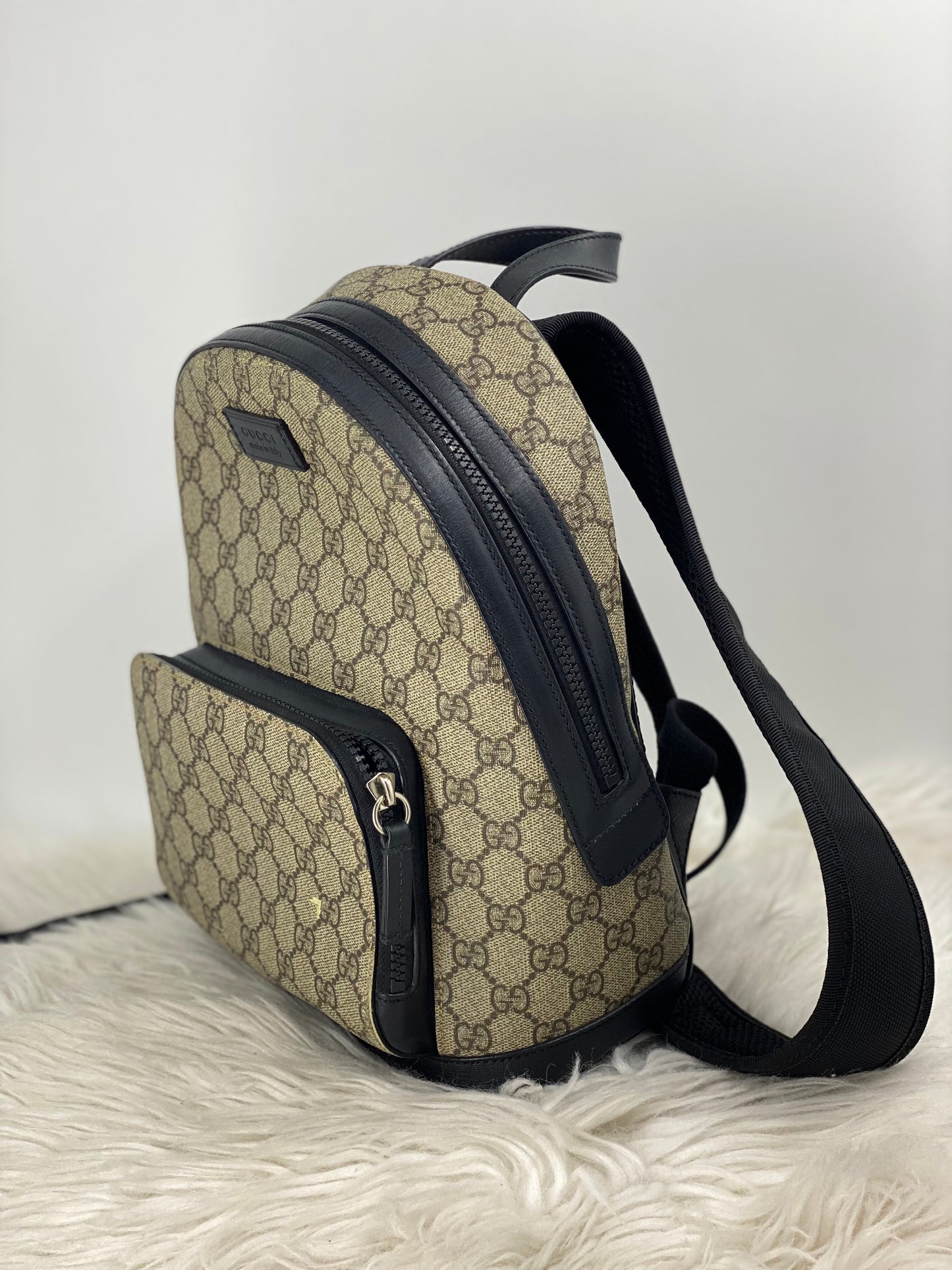 Gucci gg supreme backpack